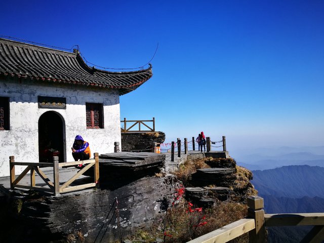 贵州的这个景区有世界上最险要的房屋，美的让人心里毫无杂念！
