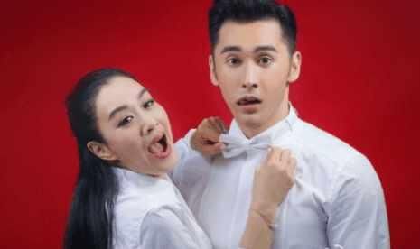 明星结婚证件照比拼 陈妍希陈晓甜蜜靠近 而邓