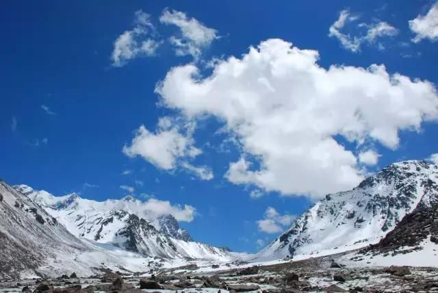 新疆有座被众人膜拜3000多年的神山，美的逆天了！