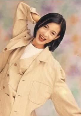 曾是英皇一姐,和小8岁谢霆锋相恋3年,今开个唱