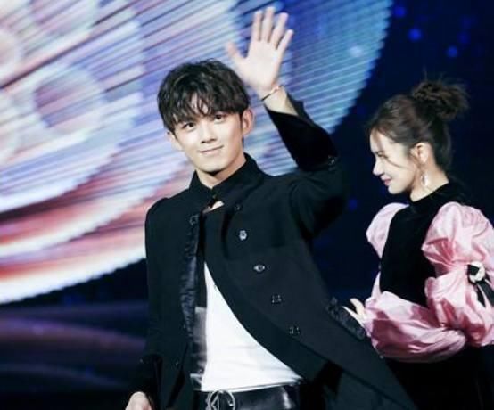 吴磊和关晓彤的感情戏伤身体?网友:鹿晗咋想