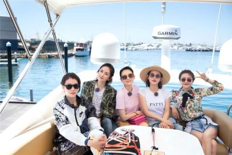 《妻子2》夫妻玩游戏,章子怡不慎摔倒,汪峰太