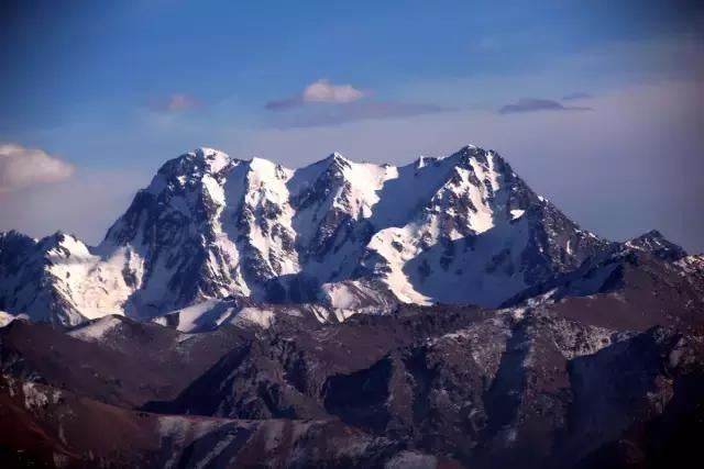 新疆有座被众人膜拜3000多年的神山，美的逆天了！