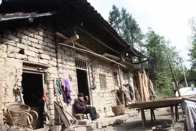 家里的老房子要拆迁, 要怎么补偿?