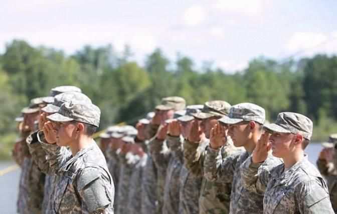 美军新兵这么弱鸡?手榴弹扔不到20米?军方被