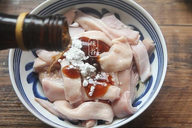 猪身上最贵的部位，健脾胃补气血，口感脆嫩鲜香，好吃到舔盘！