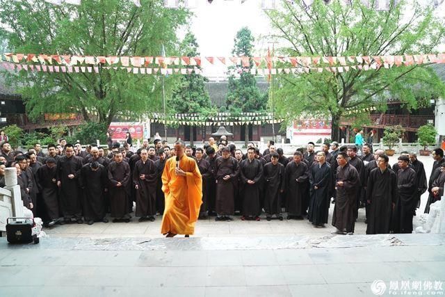 南京栖霞寺短期出家圆满 看他们都学到了什么?