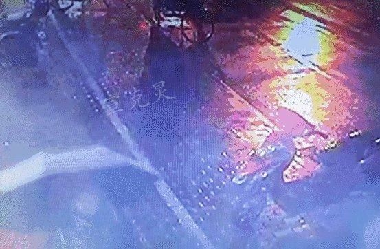 悲！沪一 5 岁男孩家中坠亡 居民遛狗时发现