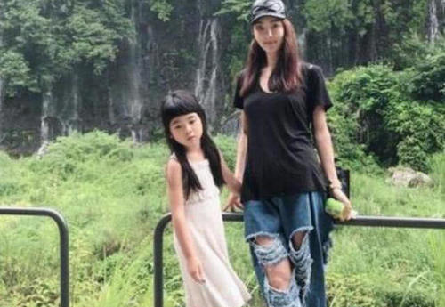 易烊千玺的逆袭,甜馨的逆袭,都不如她的长大