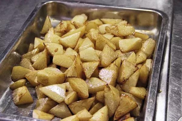 无水煨牛腩?秘制香料打出我们酒店招牌菜!