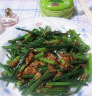 做什么菜可以放韭菜花 t01ab32b67068d0d4ea.jpg