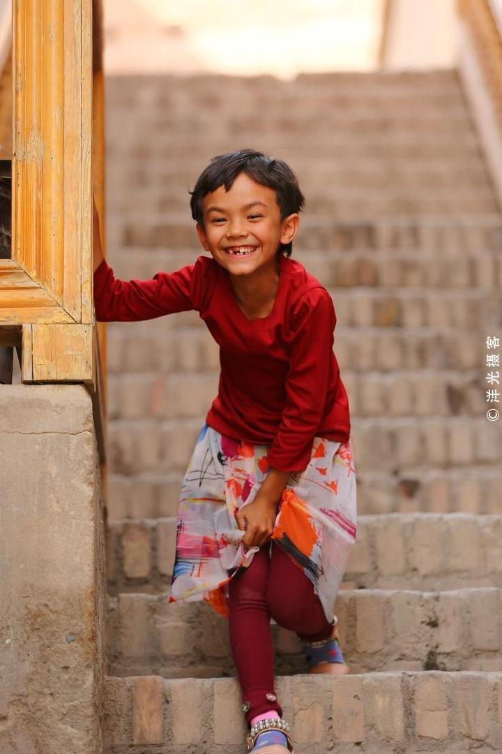 新疆喀什的一位漂亮小女孩拒绝让我拍照,却提