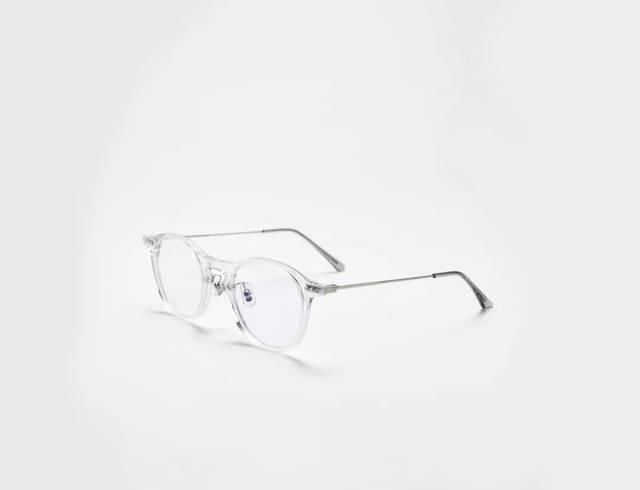 没近视的人戴的眼镜