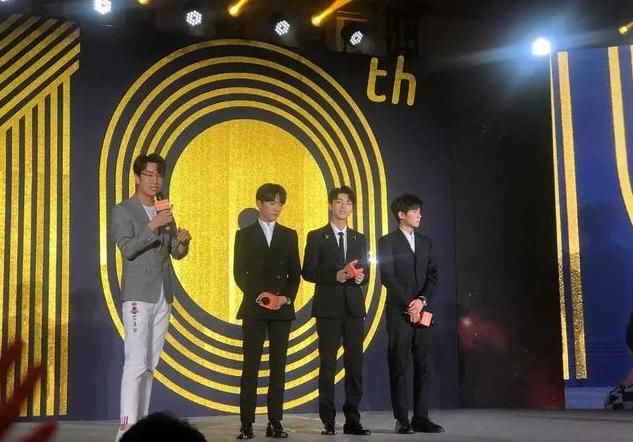 tfboys同台合体亮相,王源身高成硬伤,千玺的造型难驾驭