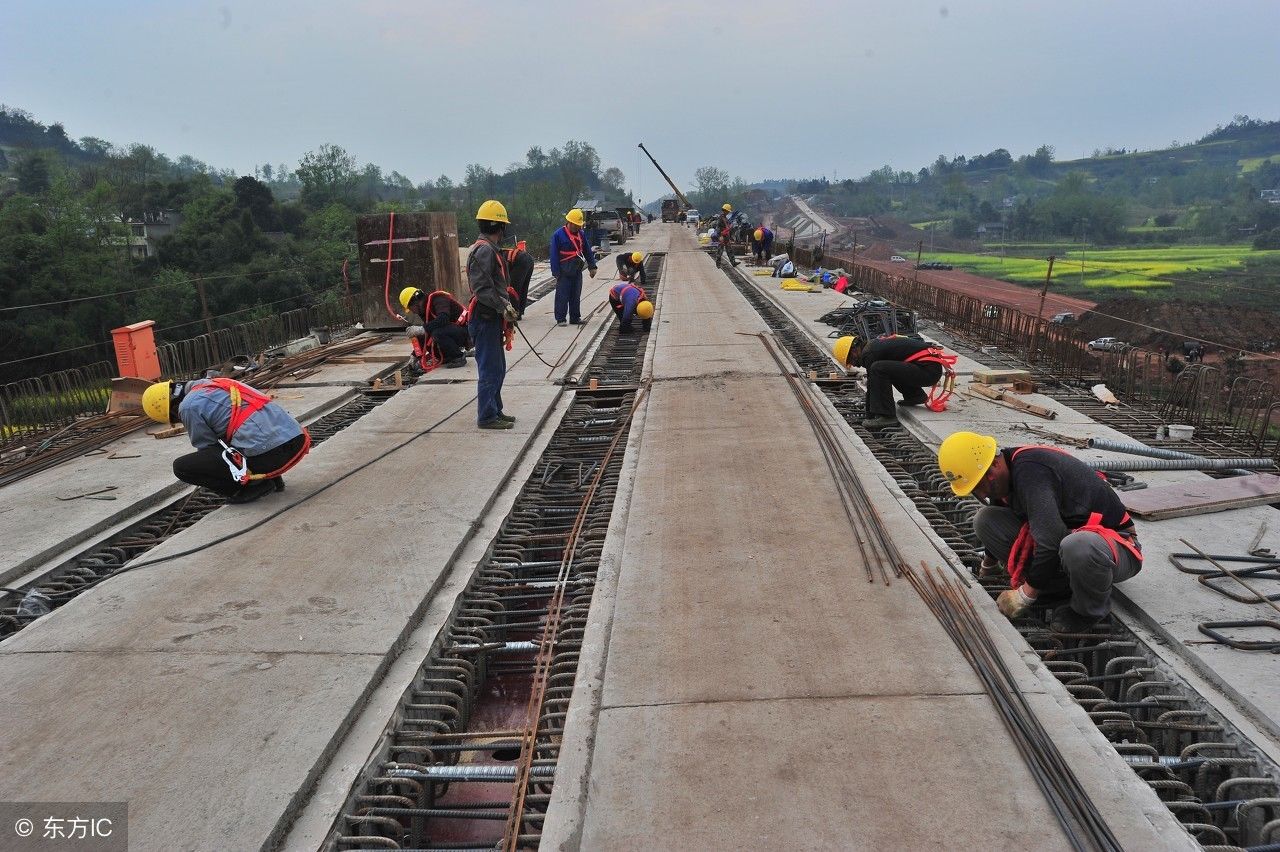 西藏“生命线”的川藏铁路建设火热，覆盖21地2300万人，2026年通