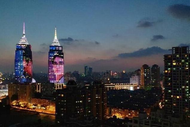 魂女孩厉害了!朱一龙白宇头像现上海双子塔,路