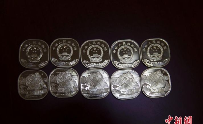 排队泰山纪念币
