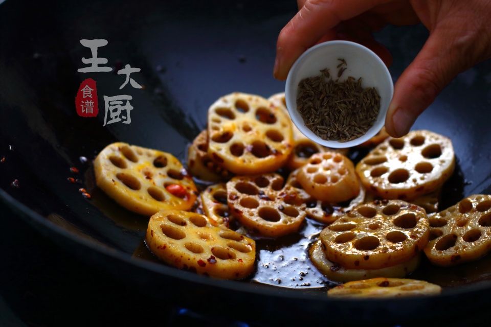 莲藕你一定没有这么吃过，老干妈孜然莲藕，简单好做，美味下饭