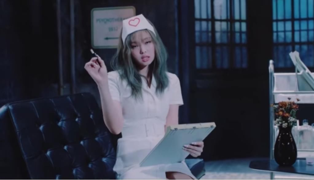 YG两次公开道歉,决定删掉Jennie的护士装MV片段