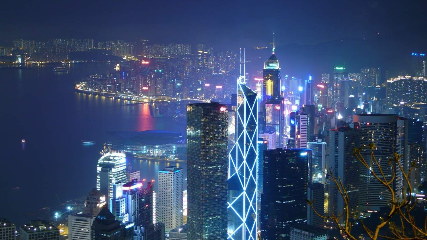 揭秘:上海还是不如香港,虽然上海很繁华,但是没