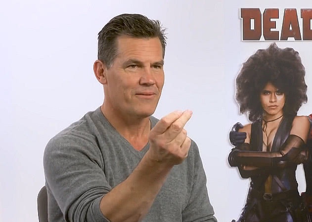 钢铁侠响指被吐槽,灭霸亲自教你,一个标准的