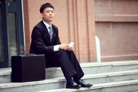 因相貌跑10年龙套,没钱遭初恋抛弃,今开豪车住豪宅活成大赢家 诚博娱乐网站