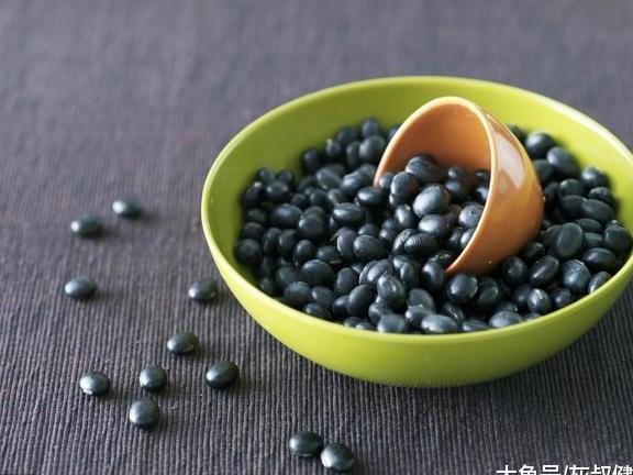 女人早饭多吃三种碱性食物, 脂肪可能从你小腹