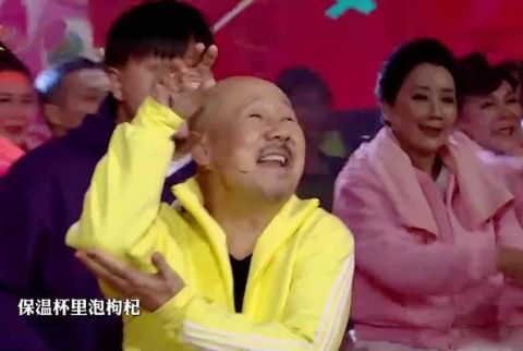 腾格尔唱《卡路里》太好笑 唱到最后体力跟不