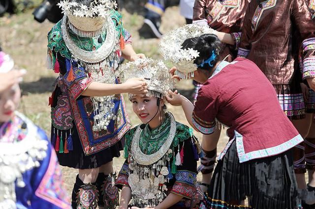 数万游客通道欢度侗族“情人节”