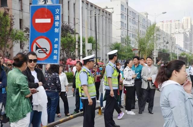 平安高考延吉交警提醒:高考这三天,请您主动为