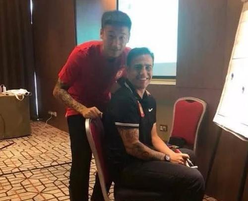 基本无缘武汉卓尔!荣昊发图,希望和卡纳瓦罗一