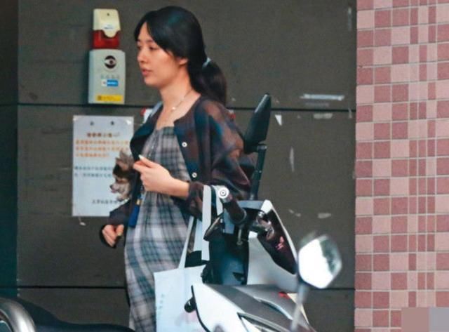 有种长胎不长肉叫郭碧婷，和向佐首次同框，四肢纤细惹人羡慕