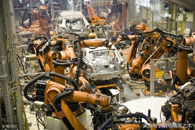 老板质问老员工:我对你不薄,带个新员工还不愿意,不如养条狗!