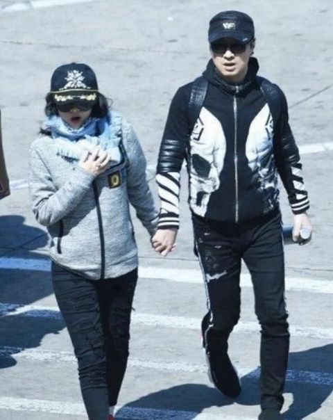 汪峰再当爸?被爆40岁章子怡怀二胎,下个月将停