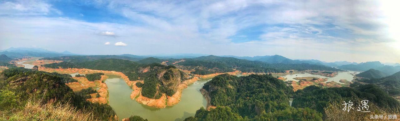从高处俯瞰福建泰宁十里平湖：感受猫儿山公园的奇特之景