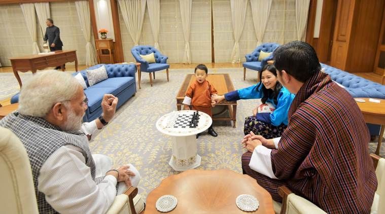 不丹国王携全家访印度,莫迪设宴款待并赠足球和象棋_【今日爆点】