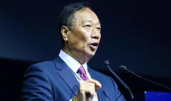 富士康总裁郭台铭娶小24岁妻子,12字回应,真情