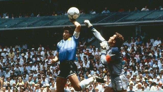 上帝之手的中指伸给了谁?