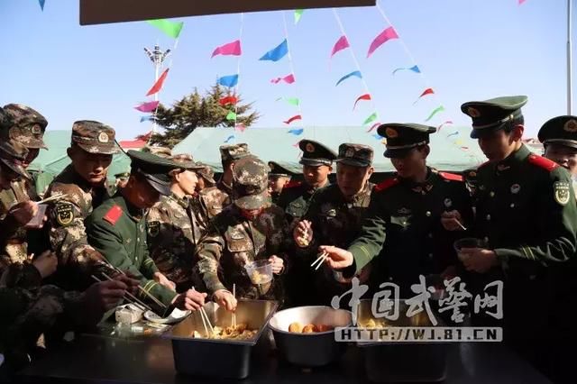 军营“美食一条街”,官兵吃啥都免费 “摊位”口味多好吃