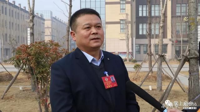 代表讨论政府工作报告标题