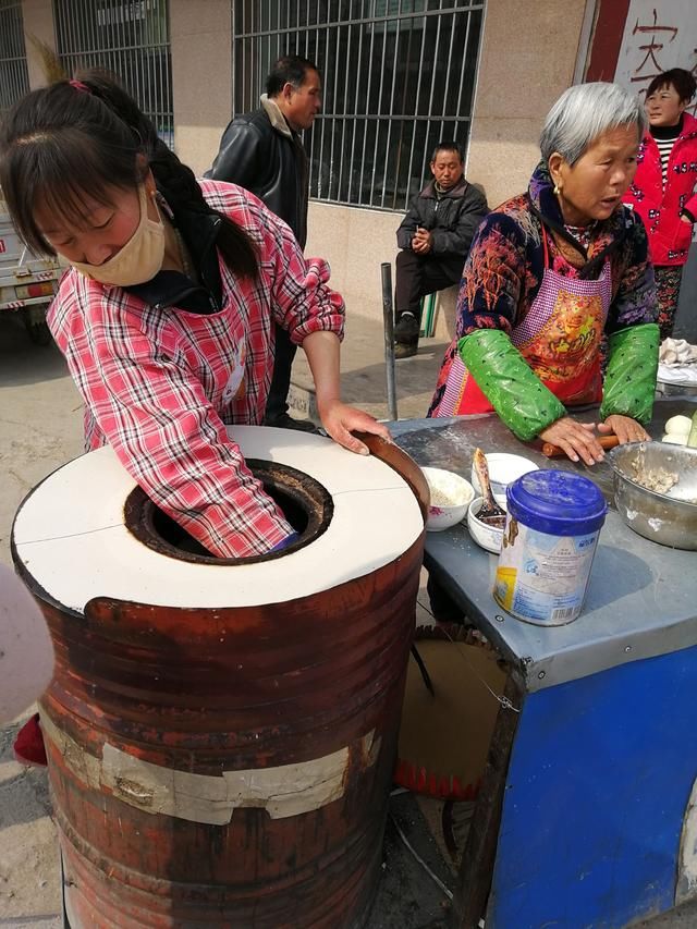 牛舌形芝麻盖猪油馅，这才是永城烧饼最靠谱的姿势！