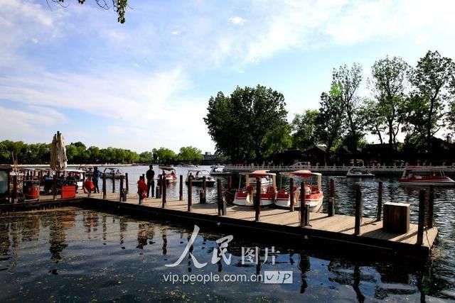 “北京蓝”映衬下的美丽什刹海