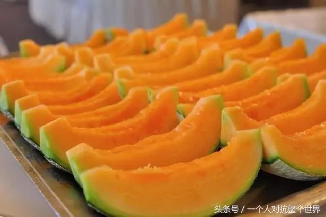 全球最奢侈昂贵的食物、一瓶矿泉水就要39万