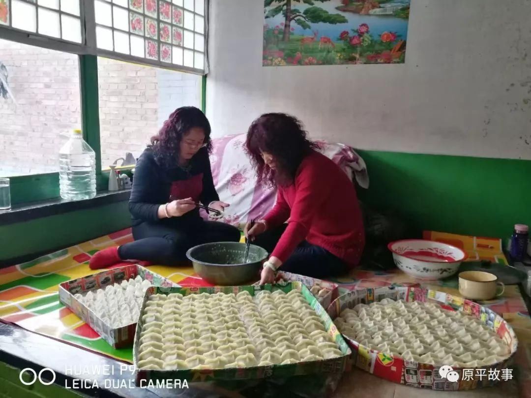 我家包饺子场面感十足