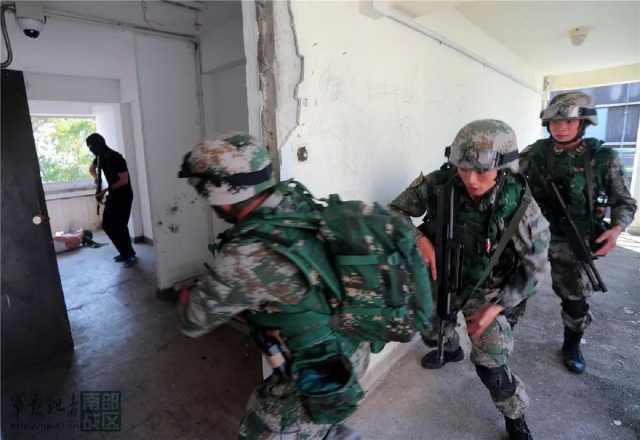 驻香港部队新年开训