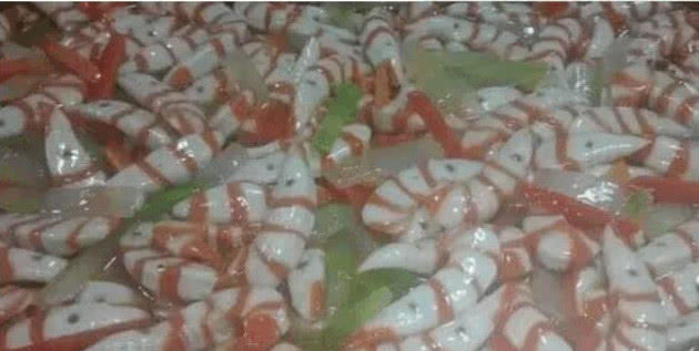 细数大学食堂里的奇葩饭菜,网友:看完这些顿觉之前见过的“黑暗料