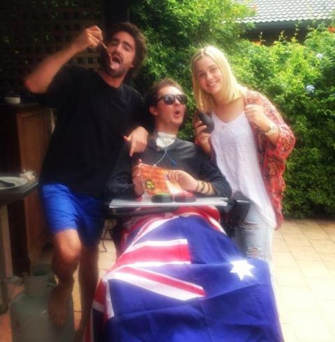 棒球运动员玩真心话大冒险后生吞鼻涕虫,昏迷