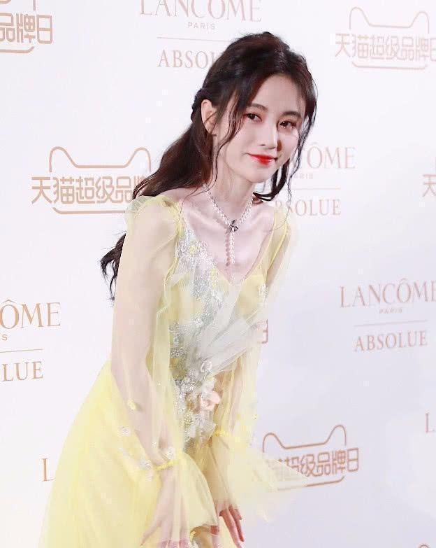 鞠婧真不愧是仙女美女,一件仙女裙犹如美女千年斑马骑图片