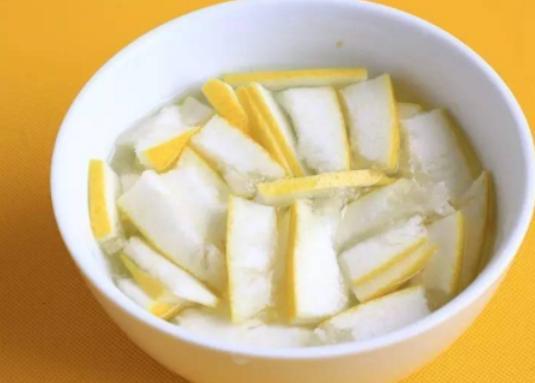 洗了30年头 才知道用柚子皮洗头这么多好处_【