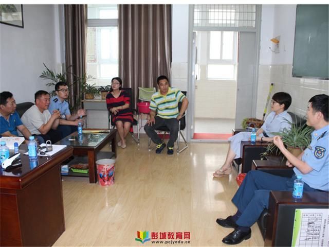 徐州市空军后勤学院来袁寨小学洽谈捐赠图书事